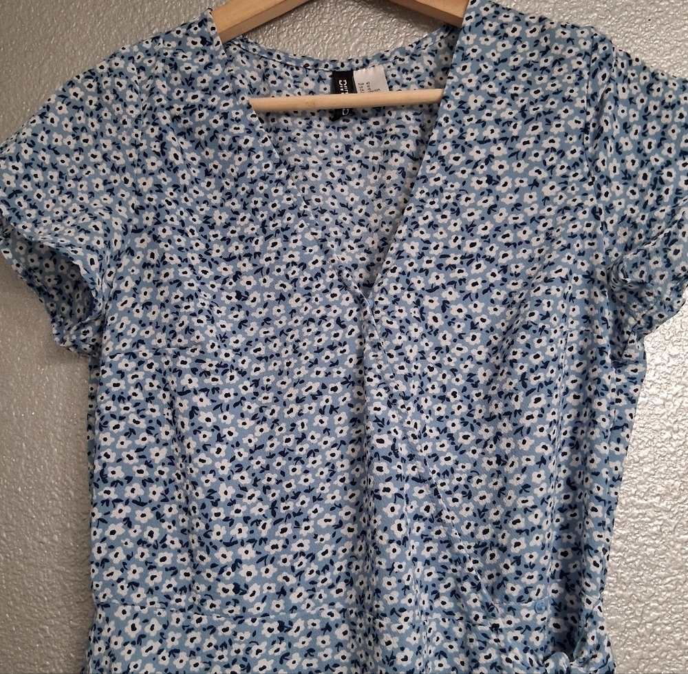 H&M Divided Blue & White Floral Wrap Dress Size 10 - Picture 8 of 12